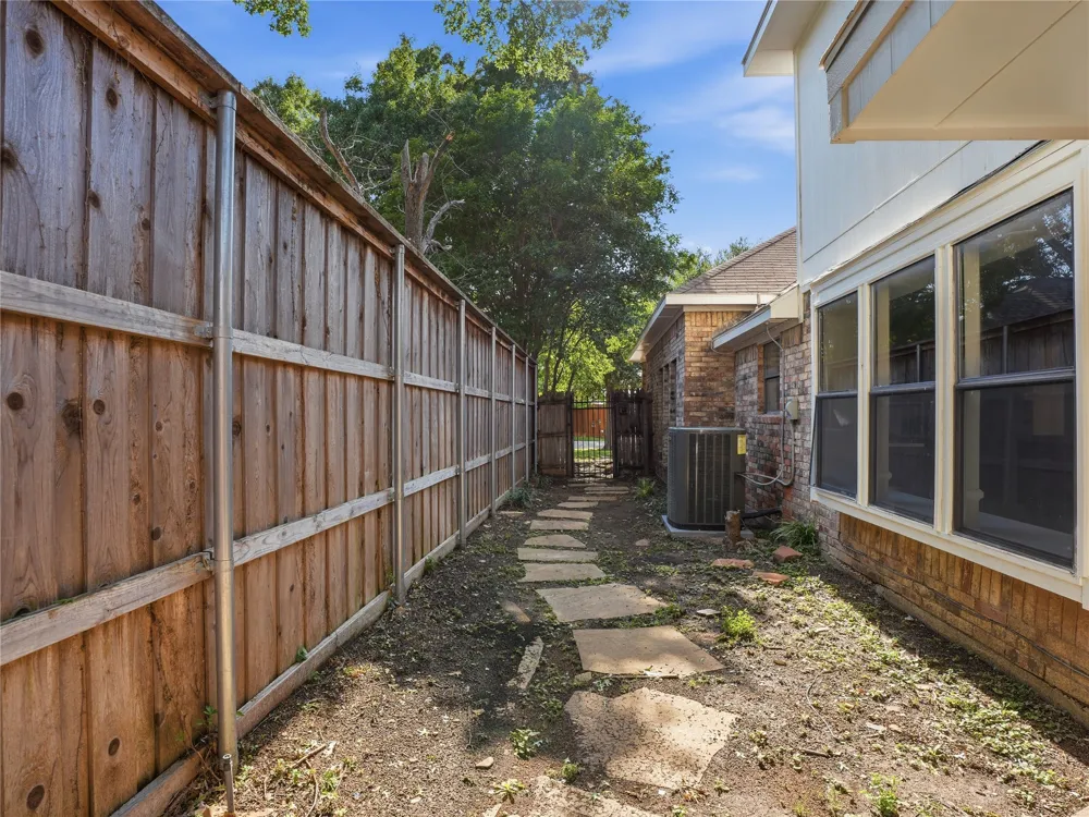 2044 Whippoorwill Lane Carrollton, TX 75006