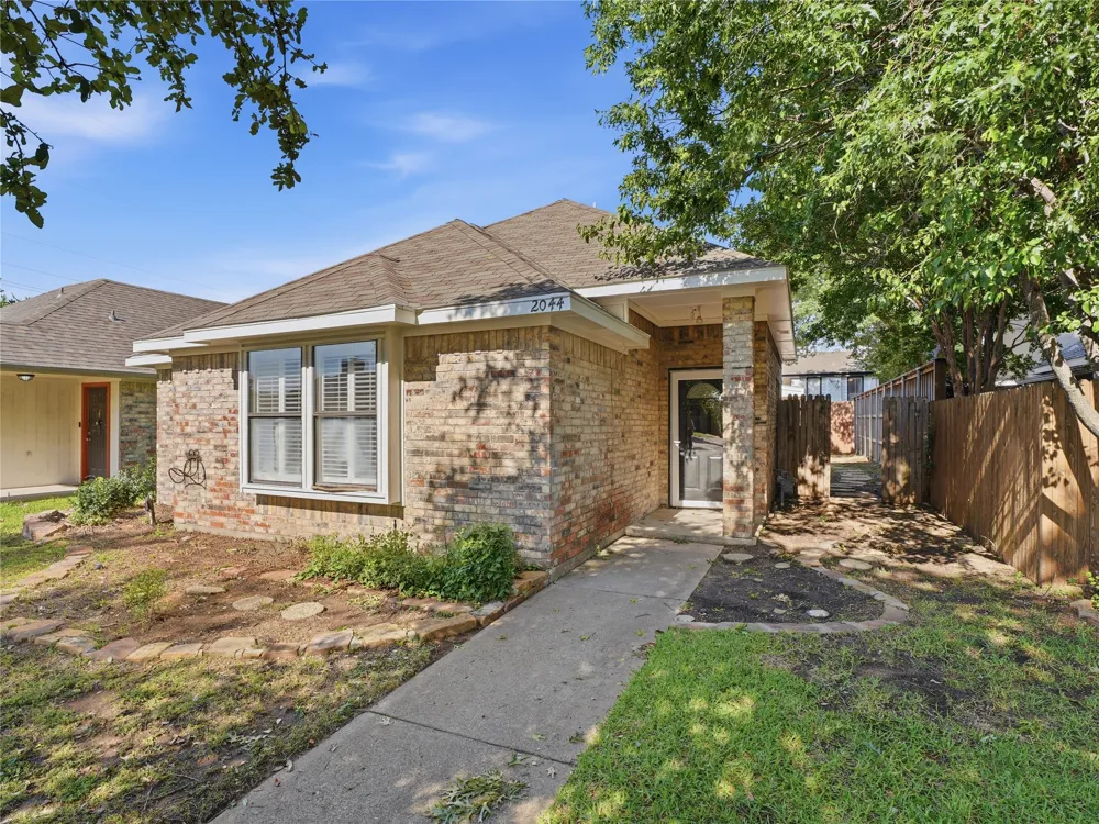 2044 Whippoorwill Lane Carrollton, TX 75006