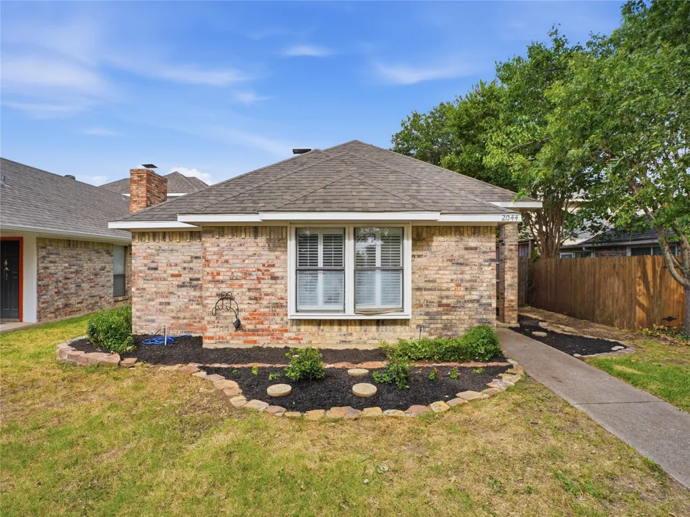 2044 Whippoorwill Lane Carrollton, TX 75006