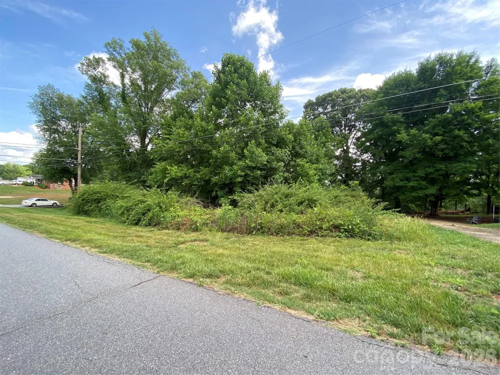 2061 COLONIAL LANE #17/E Hickory, NC 28601