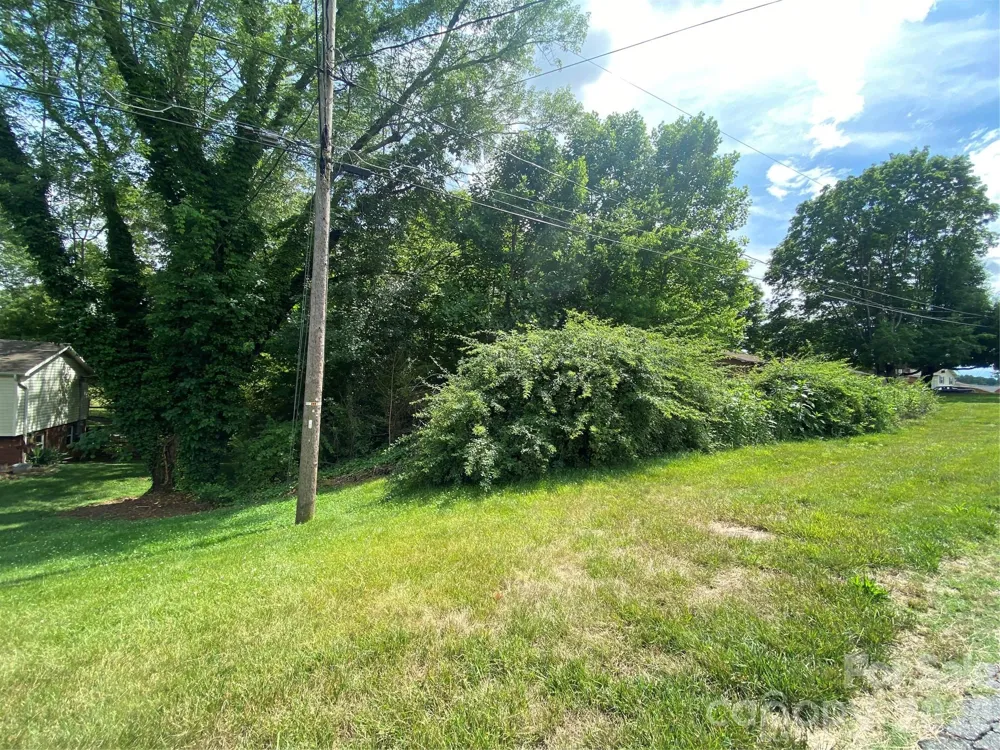 2061 COLONIAL LANE #17/E Hickory, NC 28601
