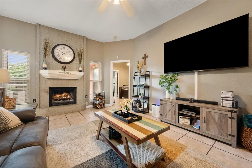 728 Saddle Road White Settlement, TX 76108