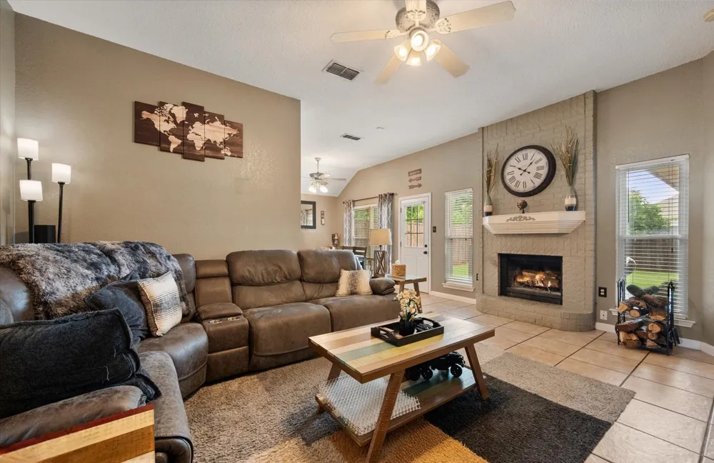 728 Saddle Road White Settlement, TX 76108