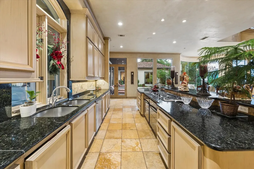 2 Lacewood Lane Piney Point Village, TX 77024