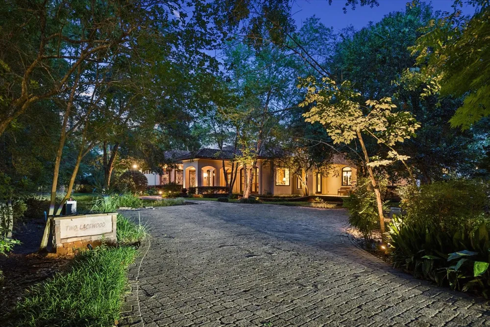 2 Lacewood Lane Piney Point Village, TX 77024