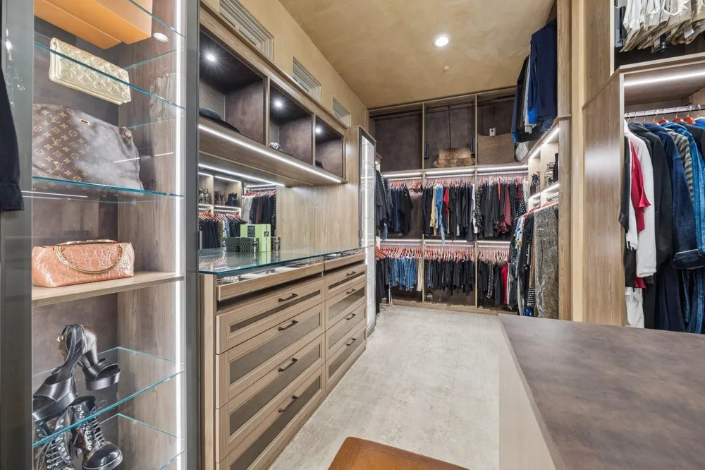 2 Lacewood Lane Piney Point Village, TX 77024