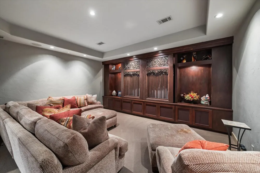 2 Lacewood Lane Piney Point Village, TX 77024