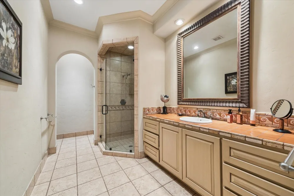 2 Lacewood Lane Piney Point Village, TX 77024