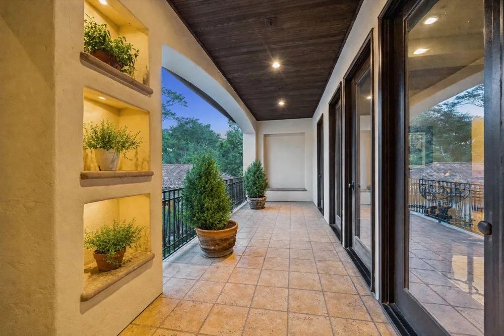2 Lacewood Lane Piney Point Village, TX 77024