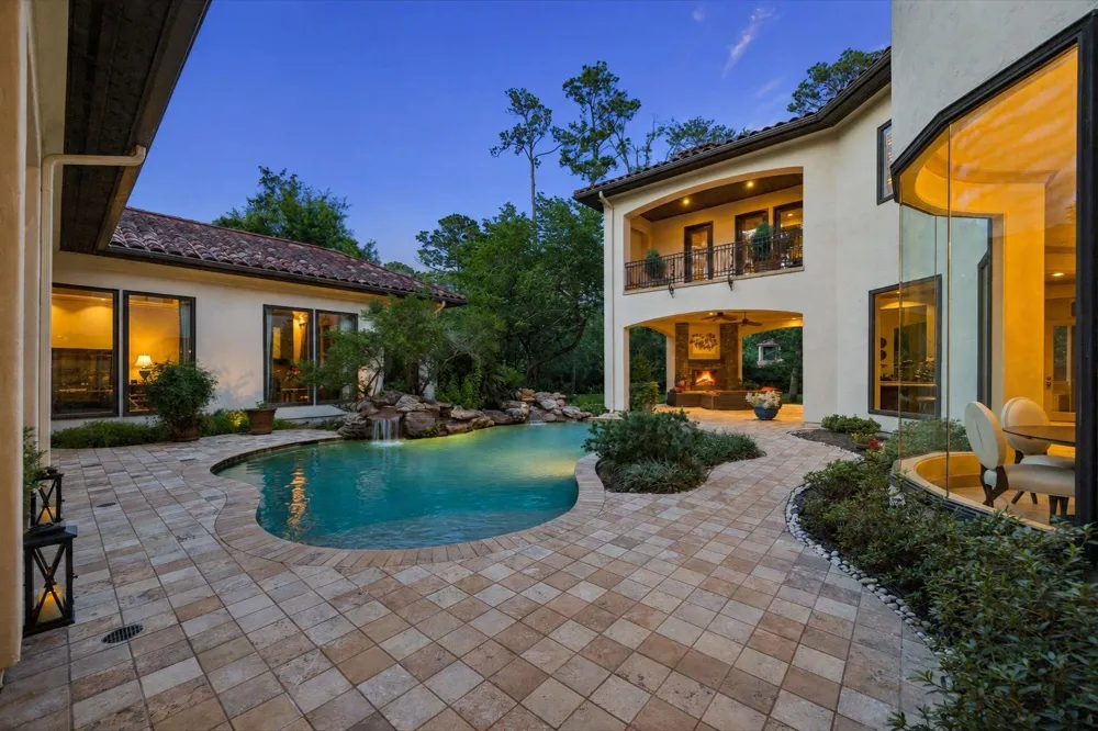 2 Lacewood Lane Piney Point Village, TX 77024