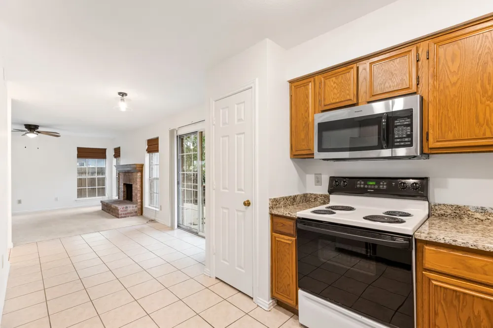3208 Hickory Court Bedford, TX 76021