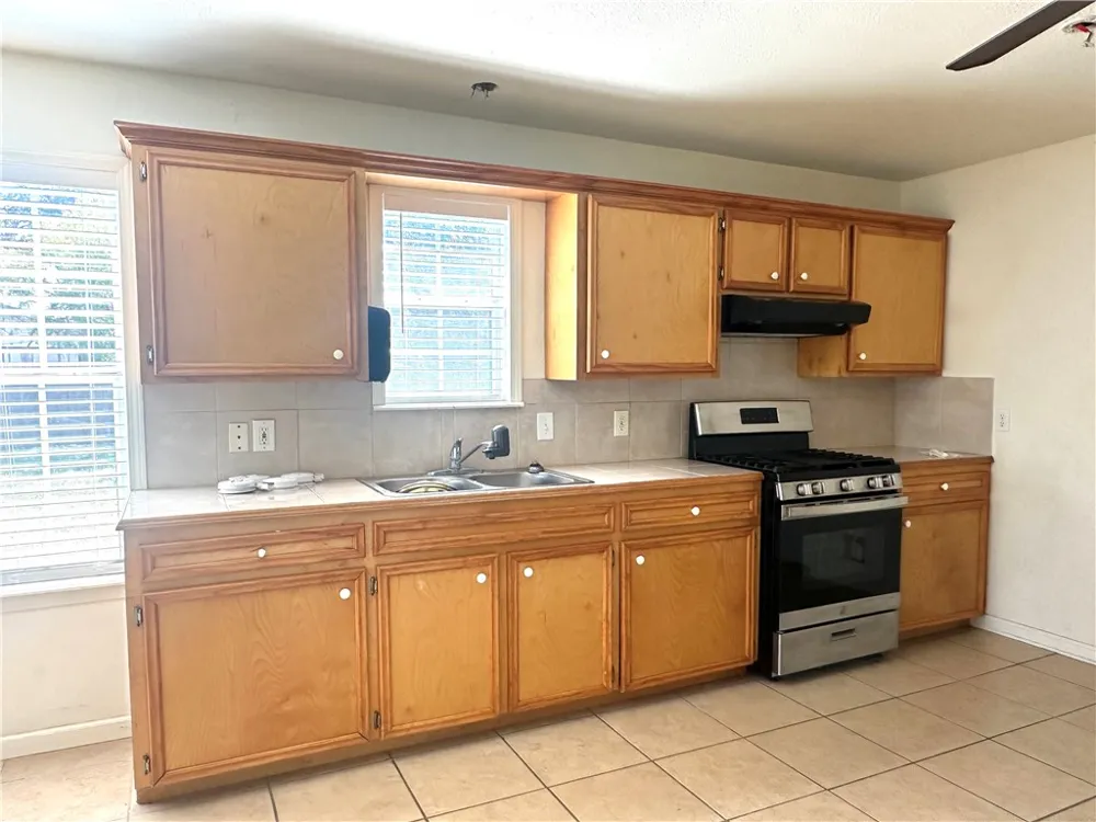 716 Sodville St Sinton, TX 78387