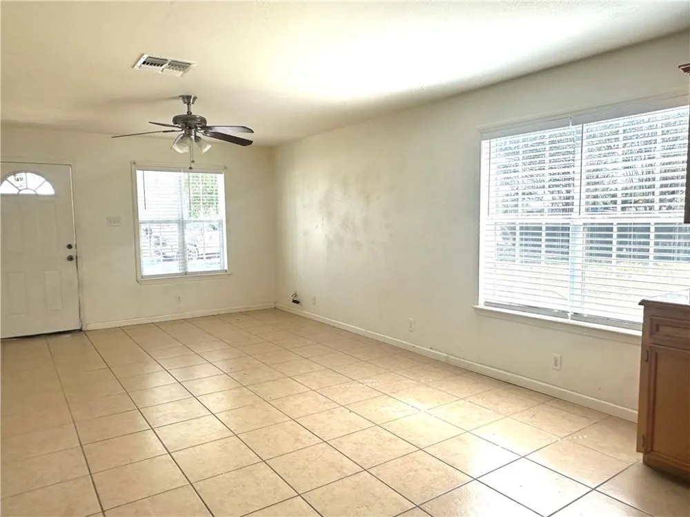 716 Sodville St Sinton, TX 78387