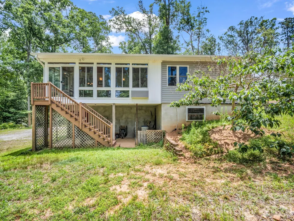 1943 Landrum Road Columbus, NC 28722