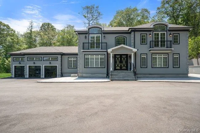 23 Woodbury Road Woodbury, NY 11797