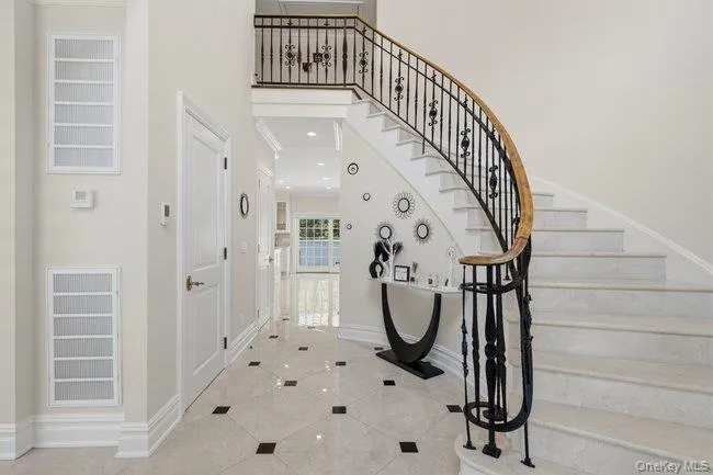 23 Woodbury Road Woodbury, NY 11797
