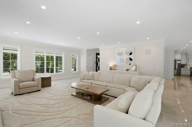 23 Woodbury Road Woodbury, NY 11797
