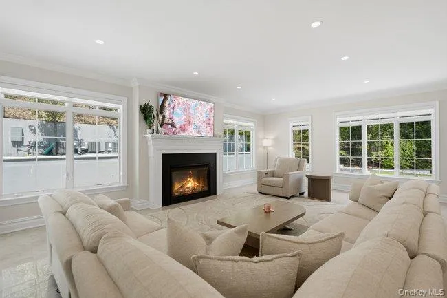 23 Woodbury Road Woodbury, NY 11797