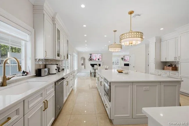23 Woodbury Road Woodbury, NY 11797
