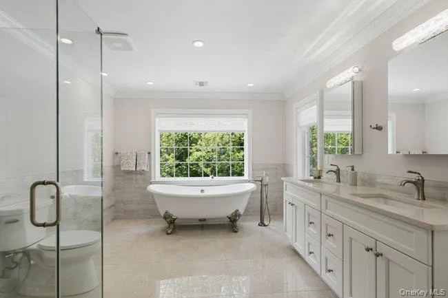 23 Woodbury Road Woodbury, NY 11797