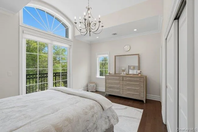 23 Woodbury Road Woodbury, NY 11797