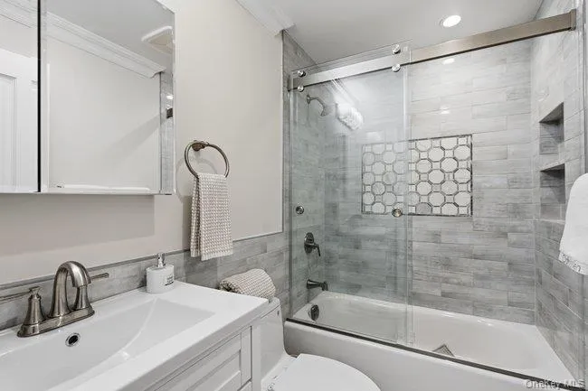 23 Woodbury Road Woodbury, NY 11797