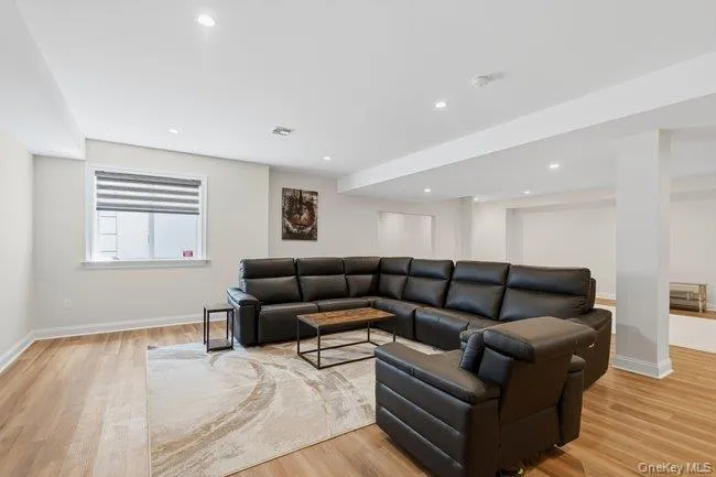 23 Woodbury Road Woodbury, NY 11797
