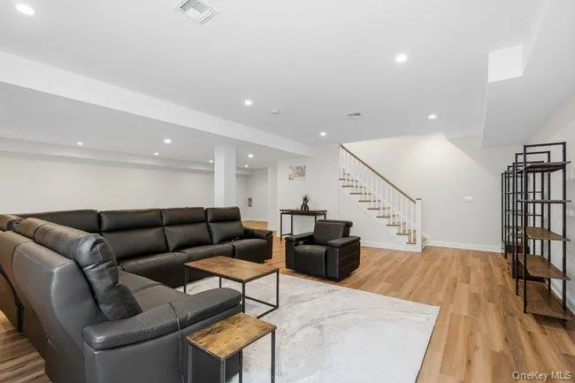 23 Woodbury Road Woodbury, NY 11797