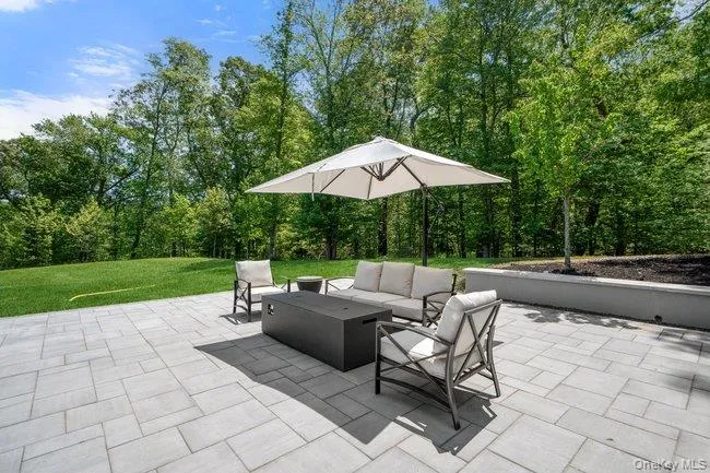 23 Woodbury Road Woodbury, NY 11797