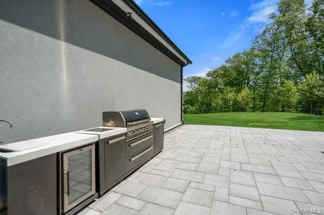 23 Woodbury Road Woodbury, NY 11797