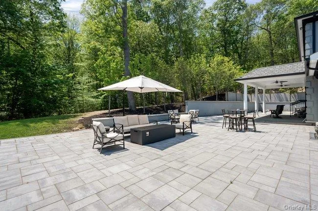23 Woodbury Road Woodbury, NY 11797