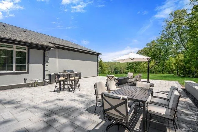 23 Woodbury Road Woodbury, NY 11797