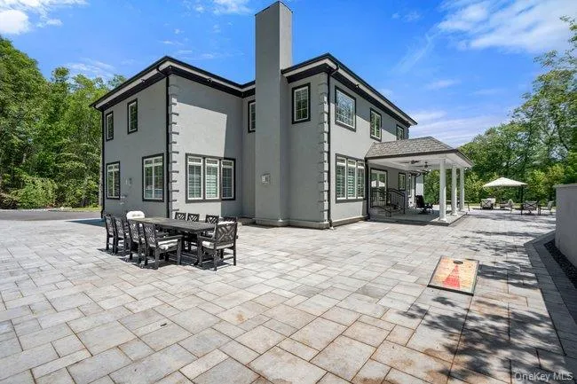 23 Woodbury Road Woodbury, NY 11797
