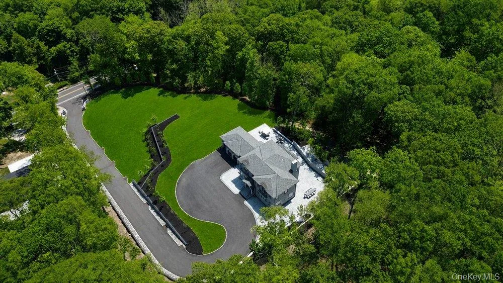 23 Woodbury Road Woodbury, NY 11797
