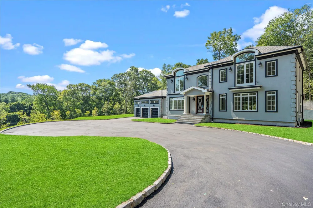 23 Woodbury Road Woodbury, NY 11797