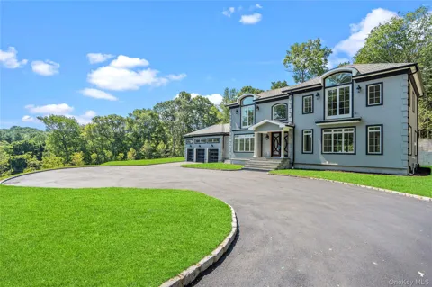23 Woodbury Road