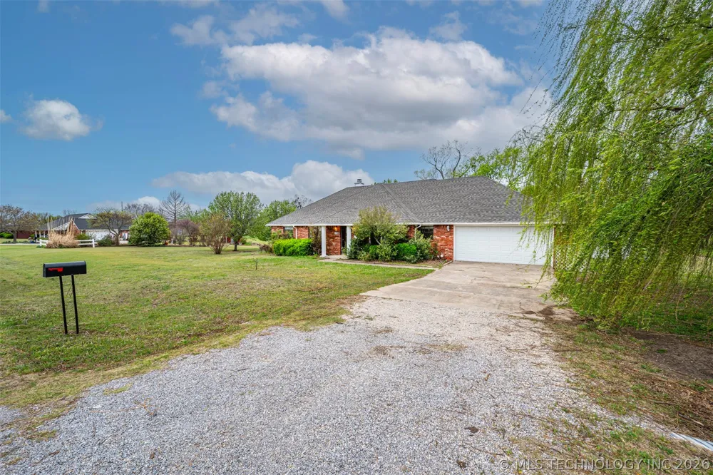 1726 Lakeview Drive Sulphur, OK 73086