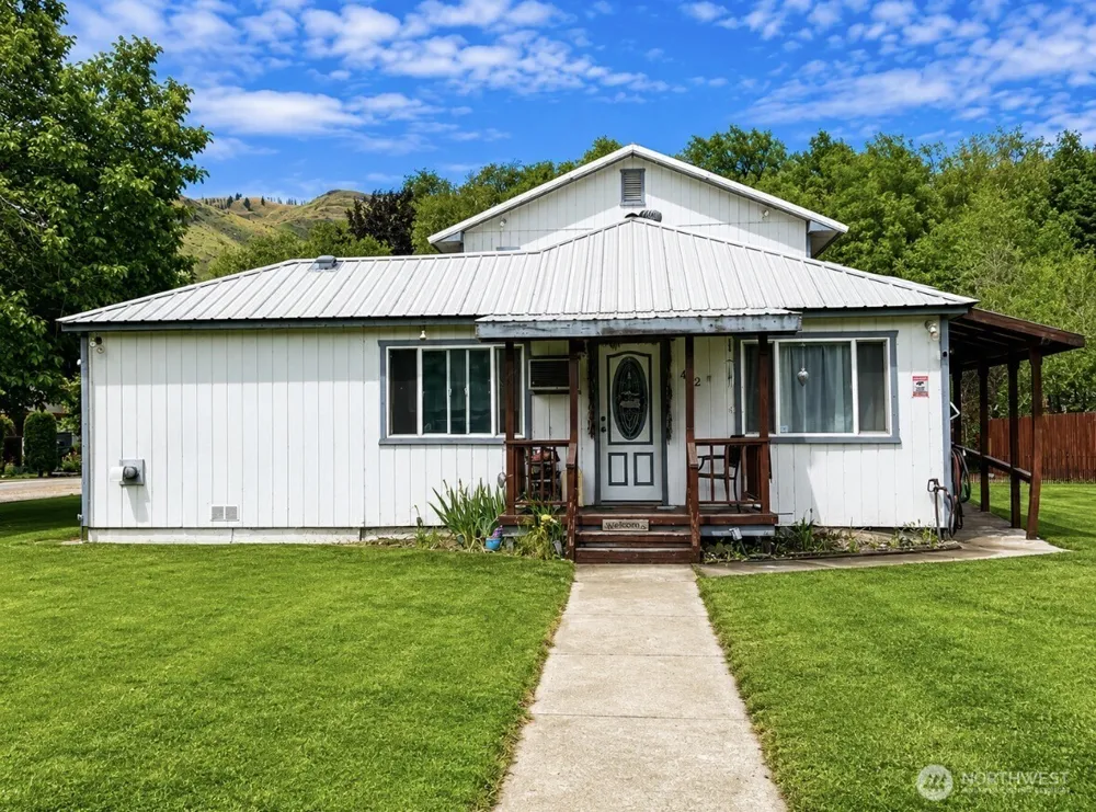 402 Juniper Street Oroville, WA 98844
