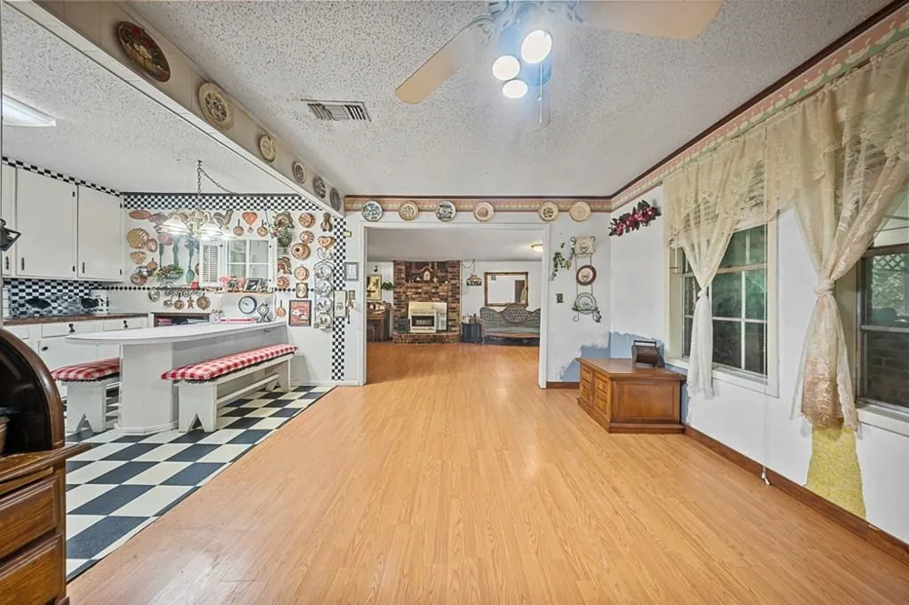 277 Cr 3520 Broaddus, TX 75929