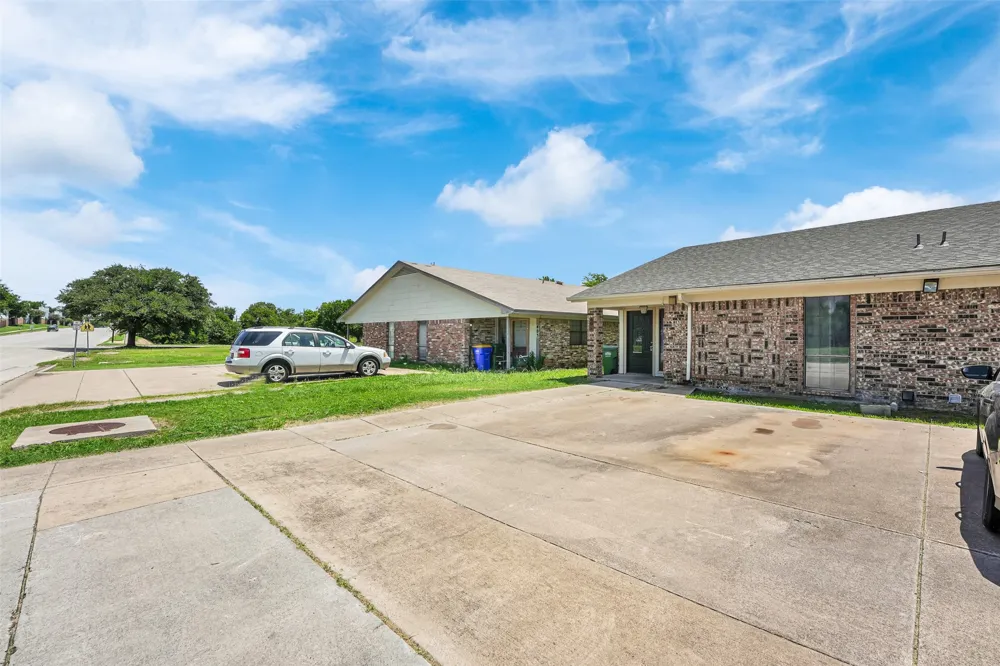 405 S Las Vegas Trail White Settlement, TX 76108
