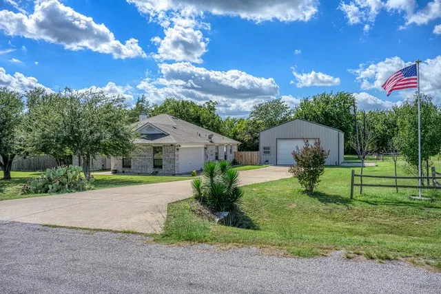 99 Catamaran Court Gordonville, TX 76245