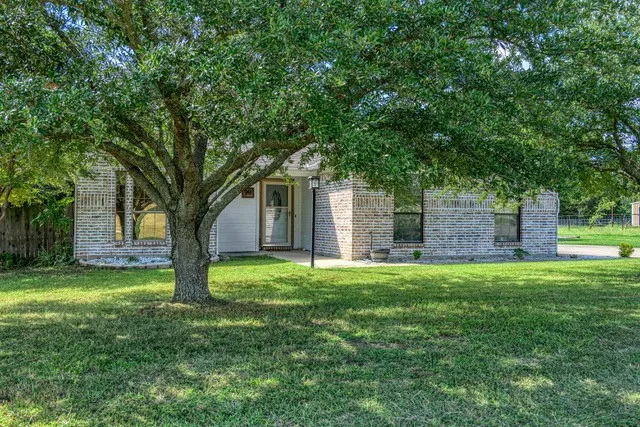 99 Catamaran Court Gordonville, TX 76245