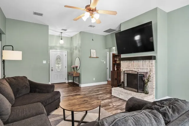 99 Catamaran Court Gordonville, TX 76245