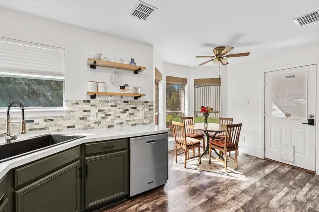 99 Catamaran Court Gordonville, TX 76245