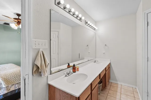 99 Catamaran Court Gordonville, TX 76245