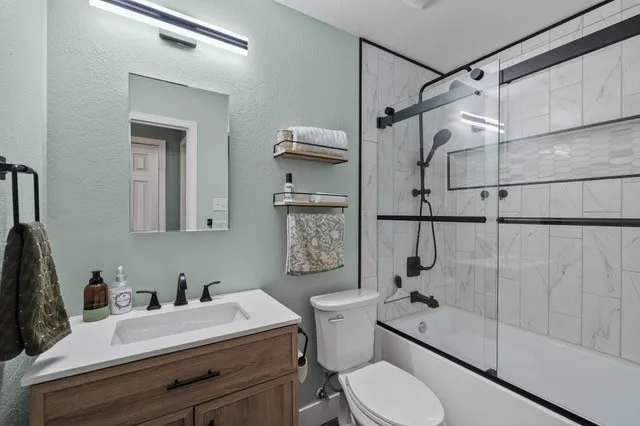 99 Catamaran Court Gordonville, TX 76245