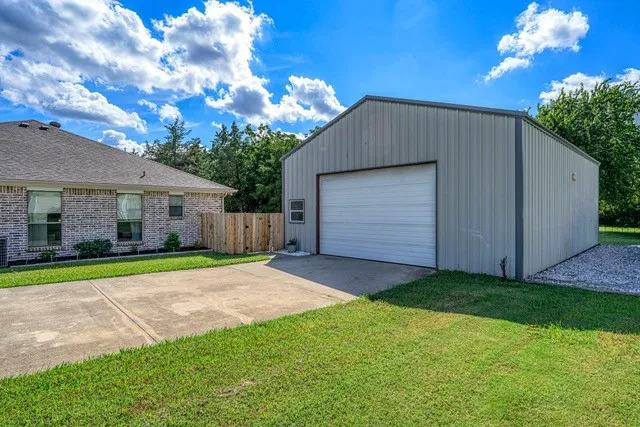 99 Catamaran Court Gordonville, TX 76245
