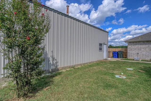99 Catamaran Court Gordonville, TX 76245