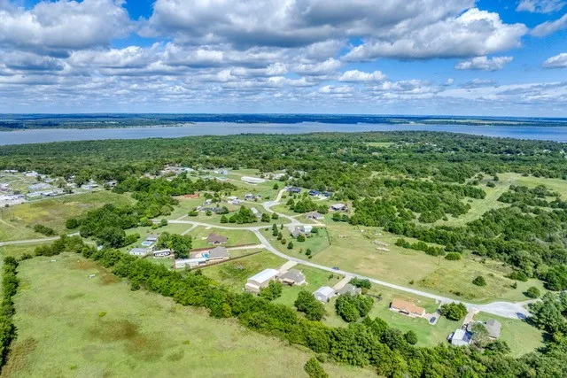 99 Catamaran Court Gordonville, TX 76245