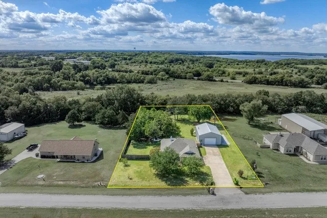 99 Catamaran Court Gordonville, TX 76245